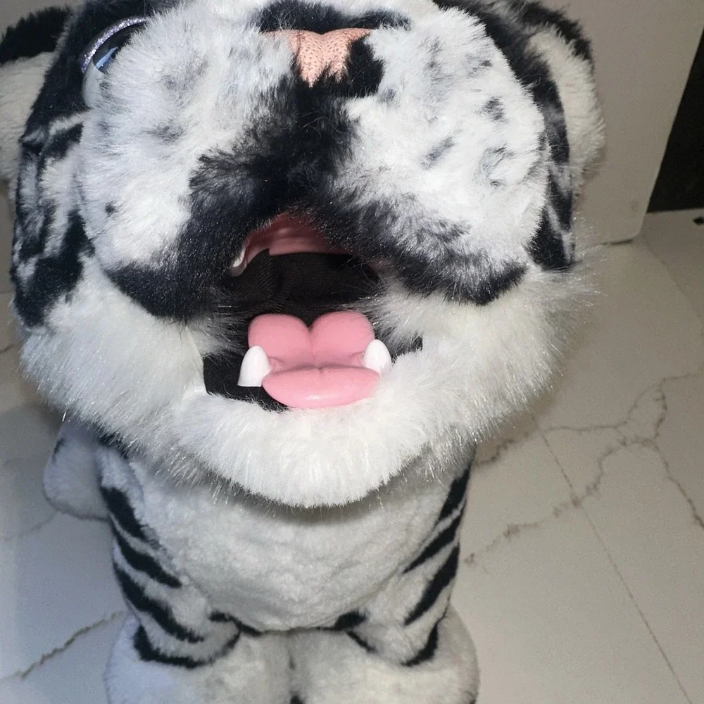 FurReal ivory white tiger playful roaring Hasbro 2017 Last One RARE